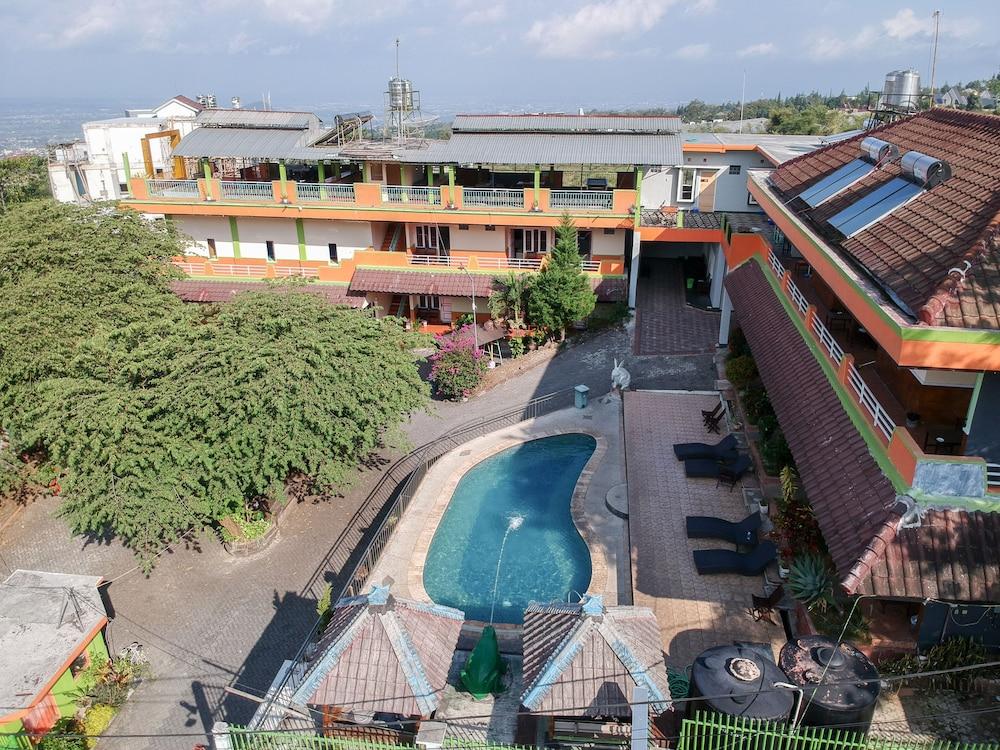 Villa Panderman Indah Batu  Exterior photo