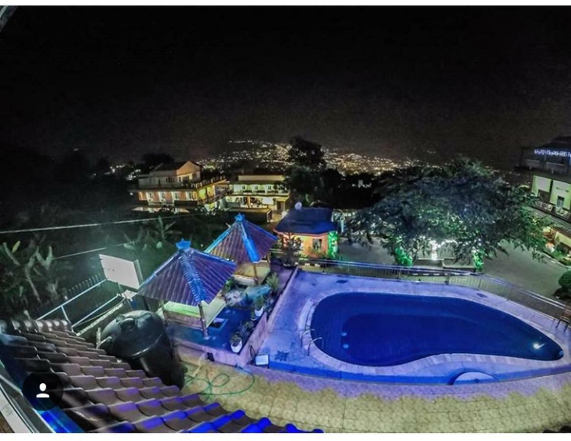 Villa Panderman Indah Batu  Exterior photo